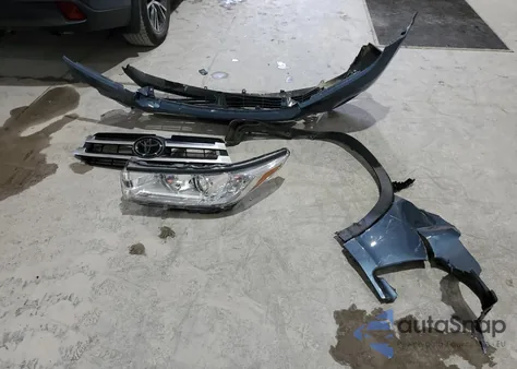 2018 Toyota Highlander Le z USA, uszkodzony, nr VIN 5TDBZRFH3JS484910